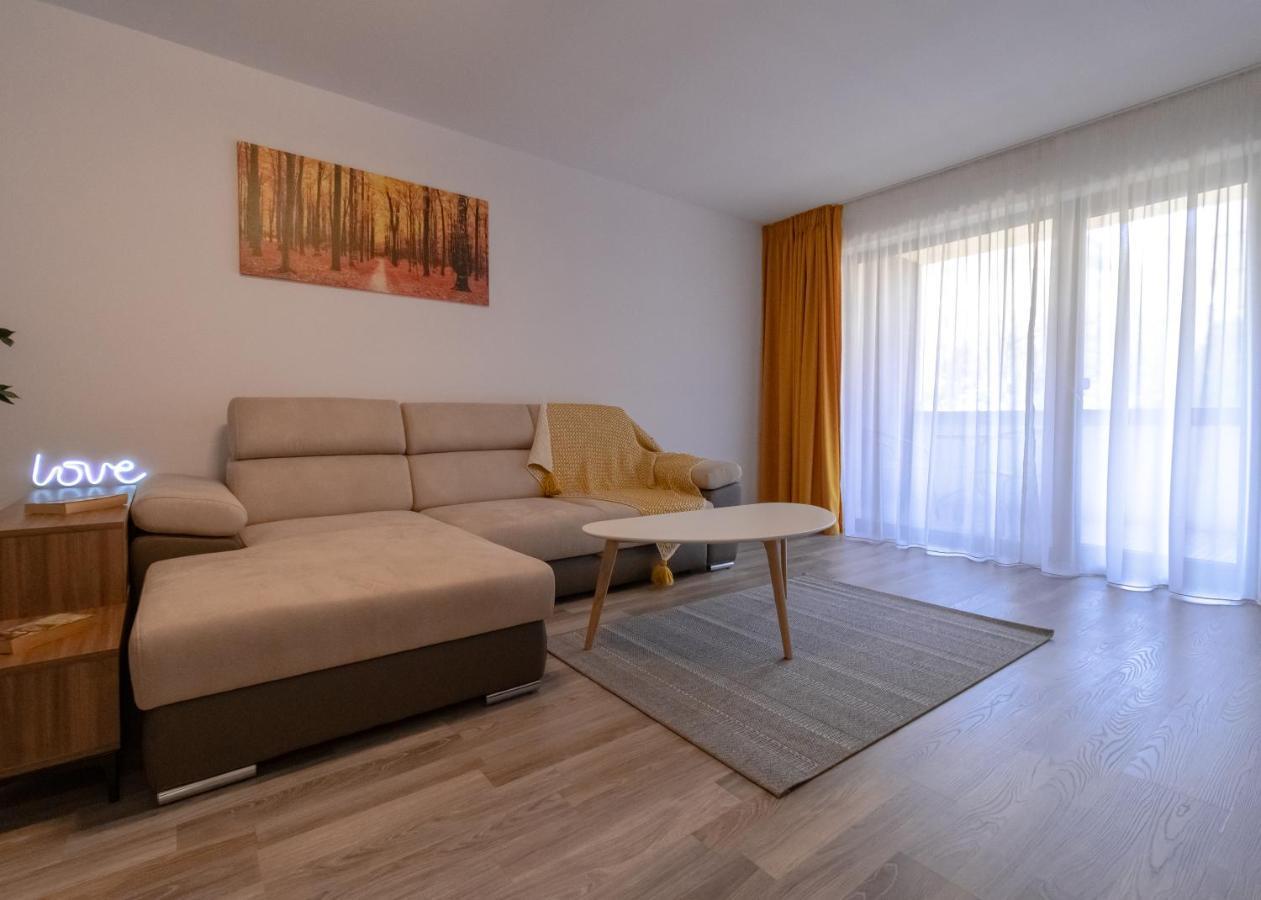 Transylvanian Apt. w/ lrg. terrace&parking - KarpatenHaus Brașov Exterior foto
