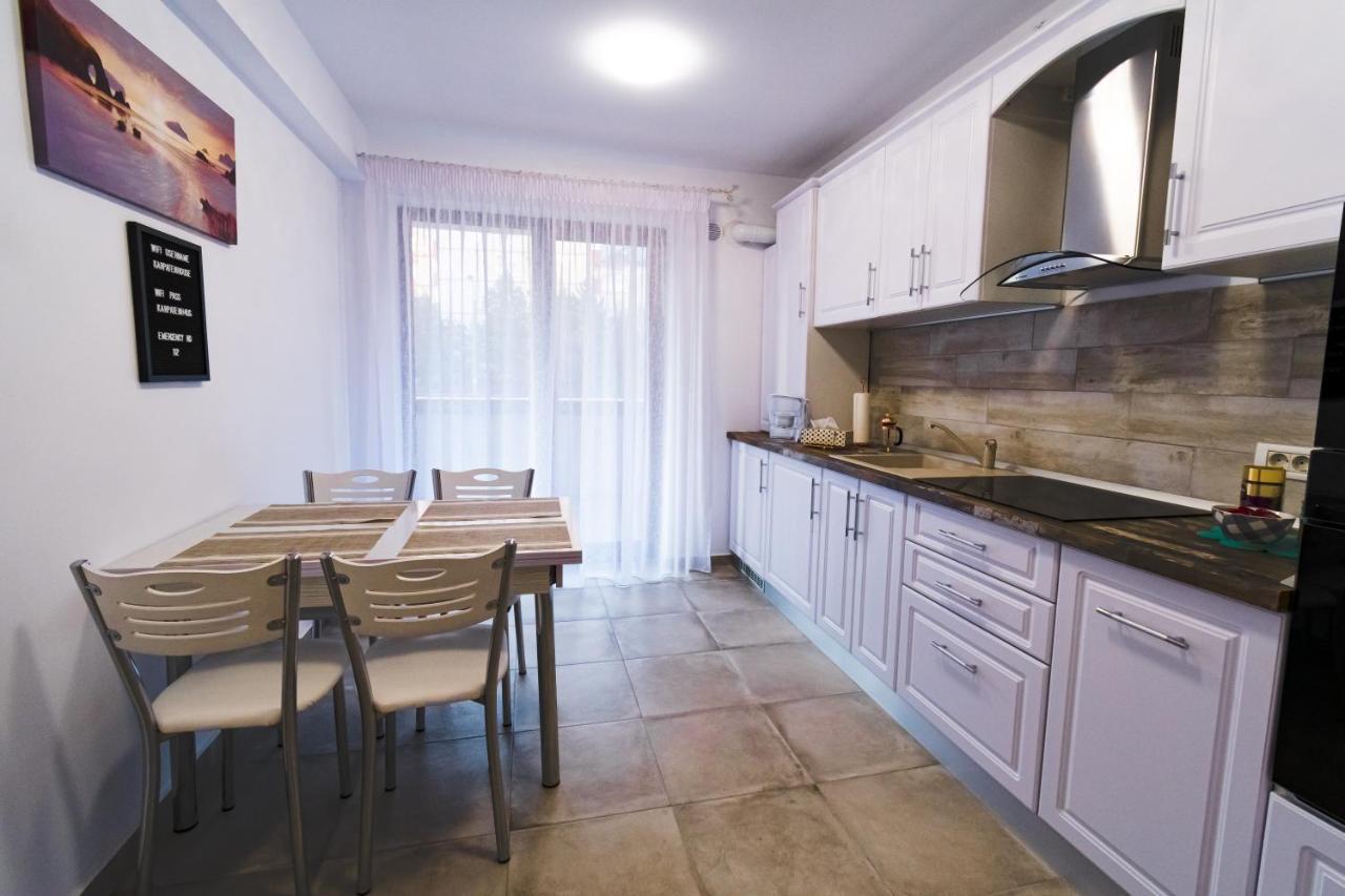 Transylvanian Apt. w/ lrg. terrace&parking - KarpatenHaus Brașov Exterior foto